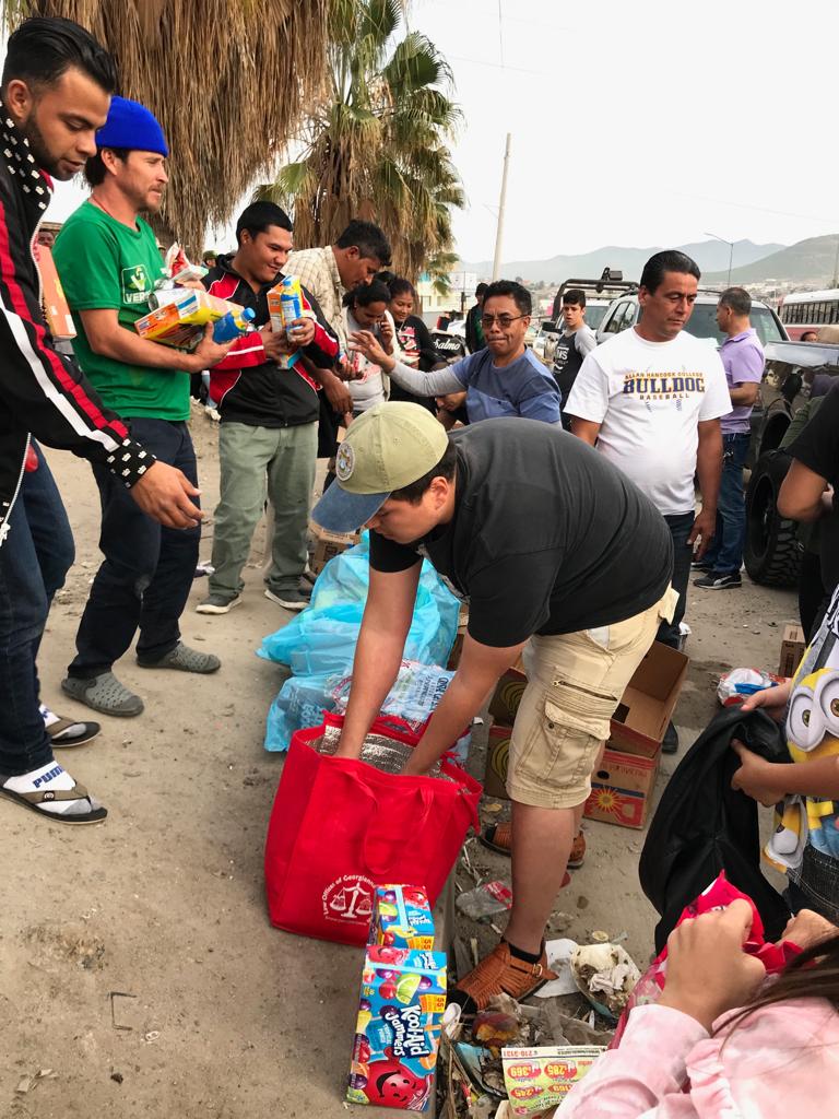 Jose_AOY2019's tweet photo. Giving a hand #Givenbackisthevibe @Greg_MPCS @Norris_MPCS @Josiegarcia_ @metro_TJ #PurleLife #WeAreMetro
#LiveMetro https://t.co/rwAkGRXxua