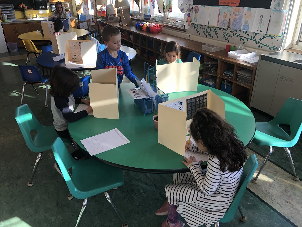 MsMcmenamin's tweet photo. Busy writers at work! #kmrocks @LincolnWPS https://t.co/YDCwy8gSjB