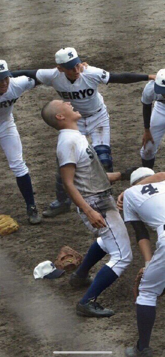 ridai_nanshiki's tweet photo. 石井海人#21（福岡西陵高校）
この岡山で彼の存在を知らぬ者はいないだろう。そう彼こそが理大の吠える大砲。持ち前の最強フルパワーから放たれる打球は…いえ、なんでもありません。
しかし彼には悩みが。それは、自分のギャグが全くウケないこと。後輩たちよ、もっと僕のギャグで笑ってよ。 https://t.co/8MOA0h4XYy