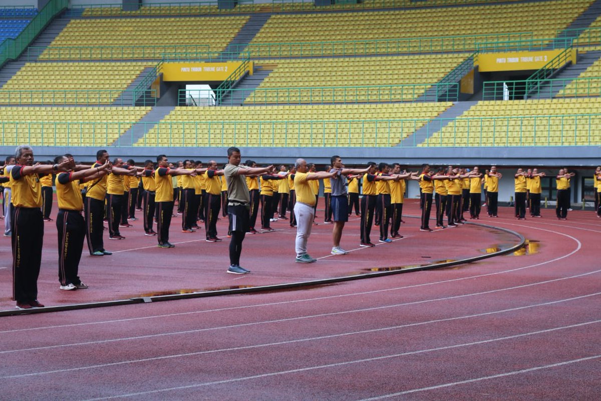 Rahmat_Effendi_'s tweet photo. Senam sparco bersama Forkominda Kota Bekasi di Stadion Patriot Candrabhaga.

@pemkotbekasi @humasbekasikota https://t.co/AkmKGI7g3h