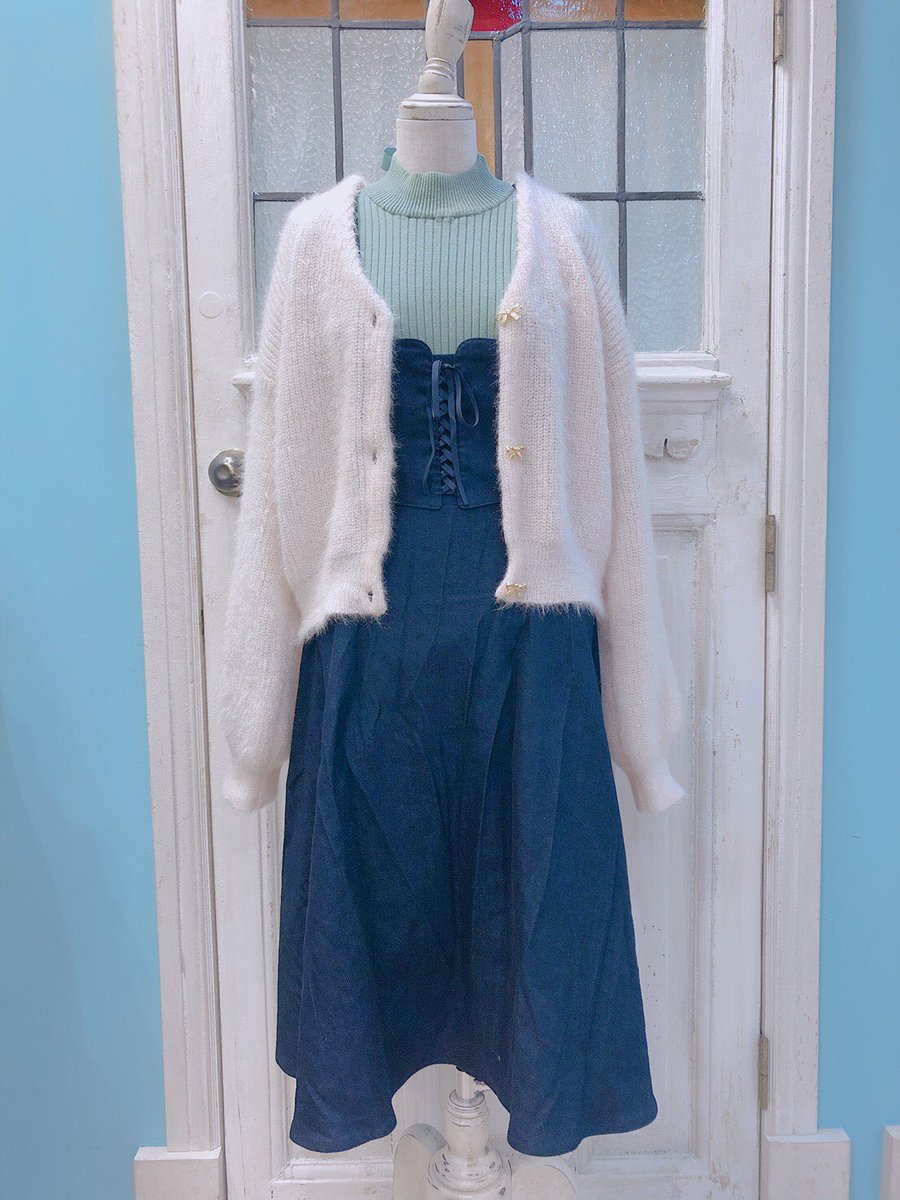 F I N T近鉄パッセ店 Di Twitter オススメspring Code 色合いが春を感じさせるコーディネート バックリボンニットは後ろ姿もバッチリ 可愛くしてくれます オールシーズン着れちゃうデニムワンピも魅力的 フィント 近鉄パッセ オススメ コーデ 春コーデ