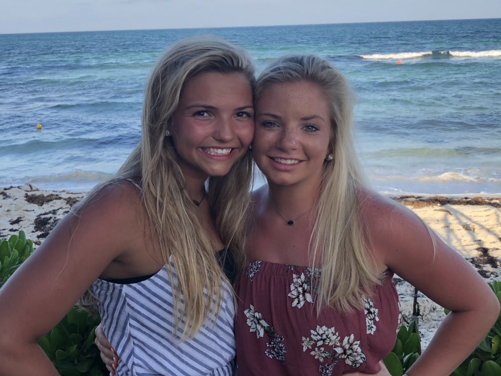mandaa_134's tweet photo. Happy bday to my forever bestfriend💜💜couldn’t live life without you🥰🥰I love you💙 @taywagster https://t.co/B9Vx2PInHI