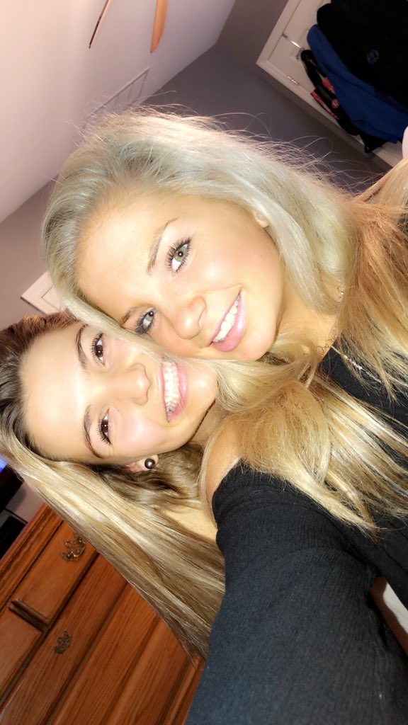 mandaa_134's tweet photo. Happy bday to my forever bestfriend💜💜couldn’t live life without you🥰🥰I love you💙 @taywagster https://t.co/B9Vx2PInHI