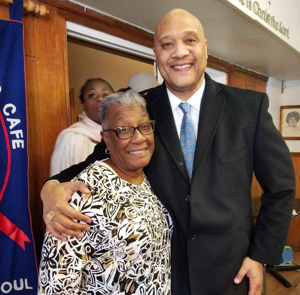 MCDPIndy's tweet photo. .@RepAndreCarson joined volunteers for lunch @ Unleavened Bread Cafe supporting Ms. Womack and her work @ today's MLK Day of Service https://t.co/DvRHPw0q0M