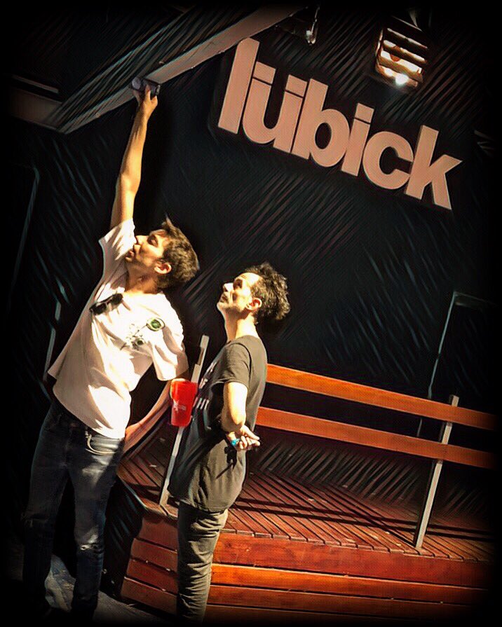 lubicklaborde's tweet photo. Hoy nos visitó el genio de Gonchi (diseñador de Khalama Carlos Paz y otras discos de Cba)
Comenzamos a trabajar sobre las reformas de Lübick 2019!!! 
Se viene una temporada épica... 
🔜 (MARZO) https://t.co/PhFxgXGsRS