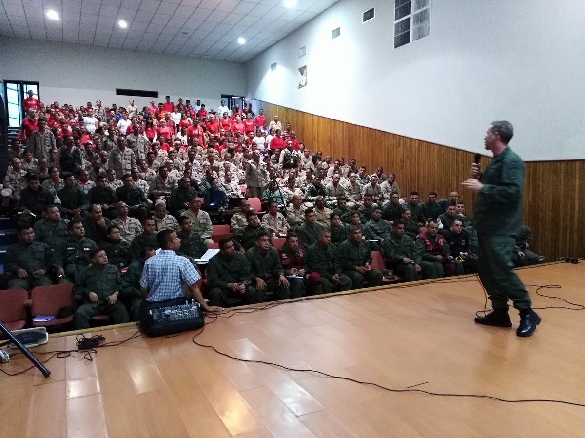 Redi_andes's tweet photo. #BicentenarioDeAngostura nuestro Cmdt @REDIAN MG Manuel Bernal Cmdt Zodi Trujillo GD Laya GD Urrieta GB Bello GB Benítez Cmt-Z23 GB Román a los Cmdts de unidades en sus diferentes niveles presentan #PlandeOperaciones resaltando #LaLuchaDeTodoElPueblo #ForoBolivariano Edo Trujillo https://t.co/zZsxpXP6uh