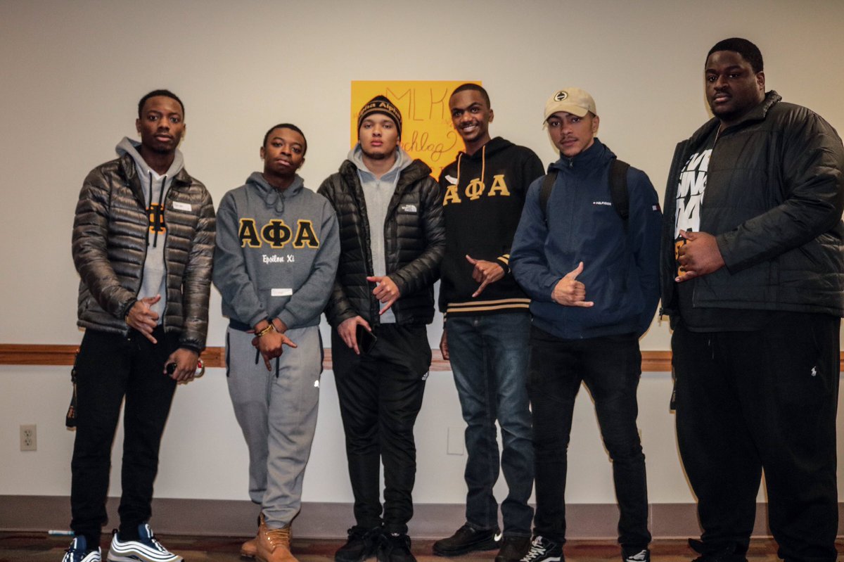TheEXi_Alphas's tweet photo. The Brothers of Epsilon Xi Chapter honored the legacy of our Dear Brother, Dr. Martin Luther King, Jr. today by participating in the Lunch Bag Project hosted by YouComeFirst. We were able to help make over 300+ lunch bags to serve the Kalamazoo Community! #MLKDAY #APHIA #322nd 🤙🏾 https://t.co/X1yzWGU3R6