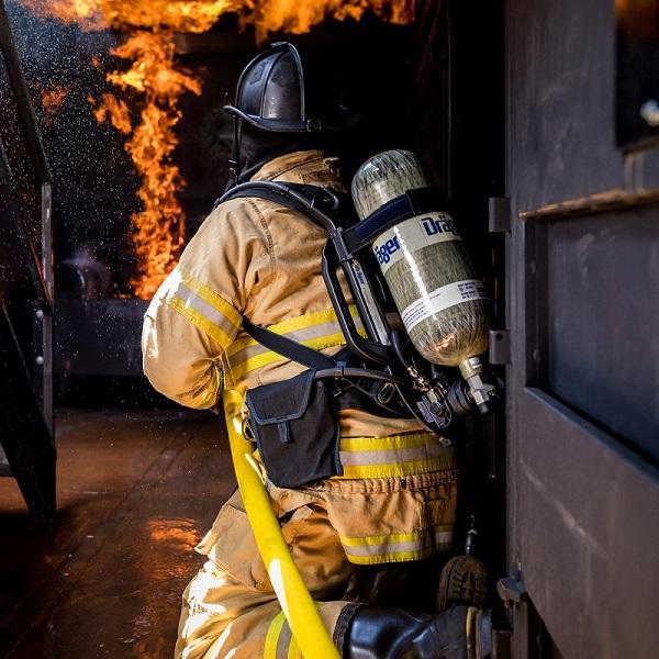 DraegerUSFire's tweet photo. https://t.co/Ig1R72bBwG's Phil Ambrose shares his advice for #firefighter protection at any fire. Join this webcast from #FireEngineering and #Draeger: https://t.co/G89mDzCi2g https://t.co/DseNNjxIjT