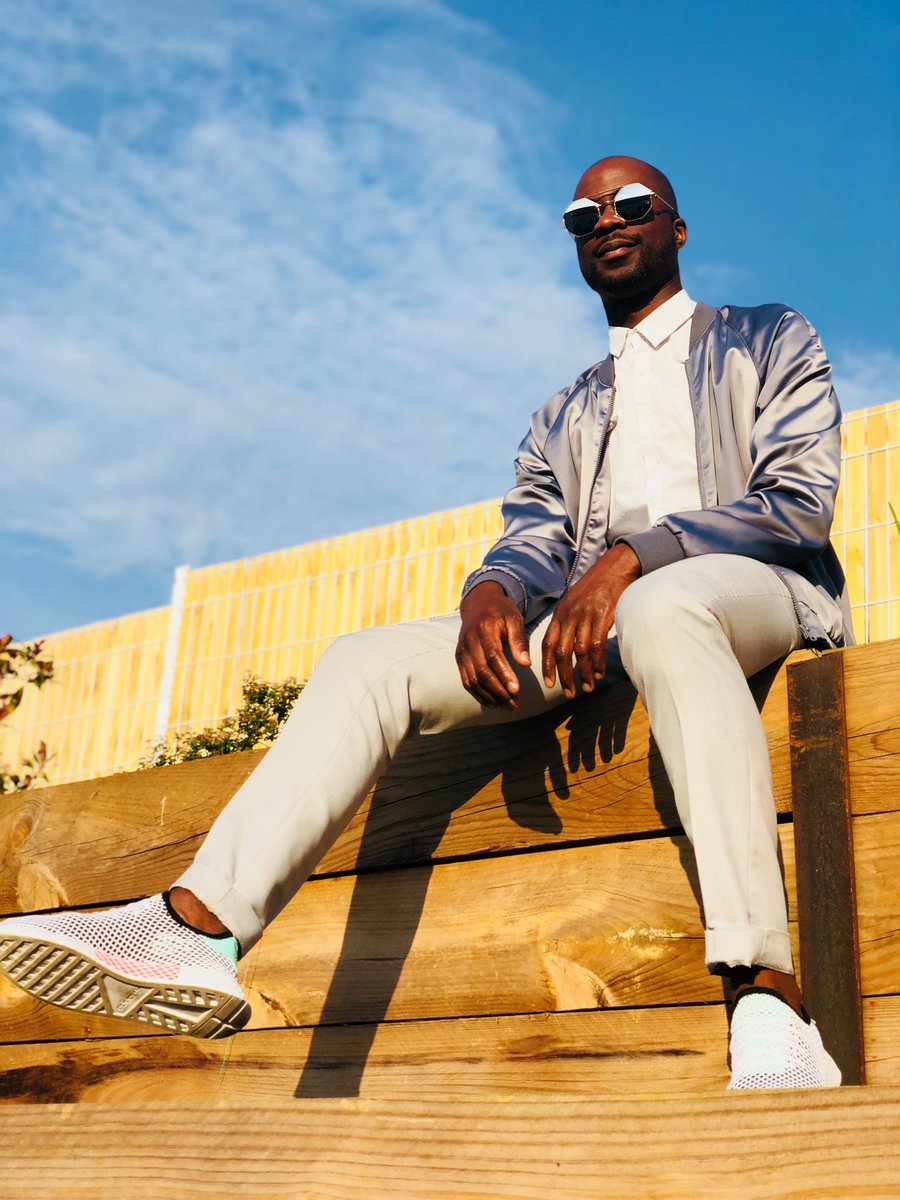 #PSOTW • Premier look pour <a href="/amadstyle/">A mad style</a> ! Des envies de soleil, tout à coup ! Merci à lui pour cette première excursion #fashionweek que vous pouvez retrouver sur Instagram

Lunettes : <a href="/Topshop/">Topshop</a> 
Veste: <a href="/hm/">H&M</a> 
Chemise et pantalon : <a href="/ZARA/">ZARA</a> 
Chaussures : <a href="/adidasoriginals/">adidas Originals</a>