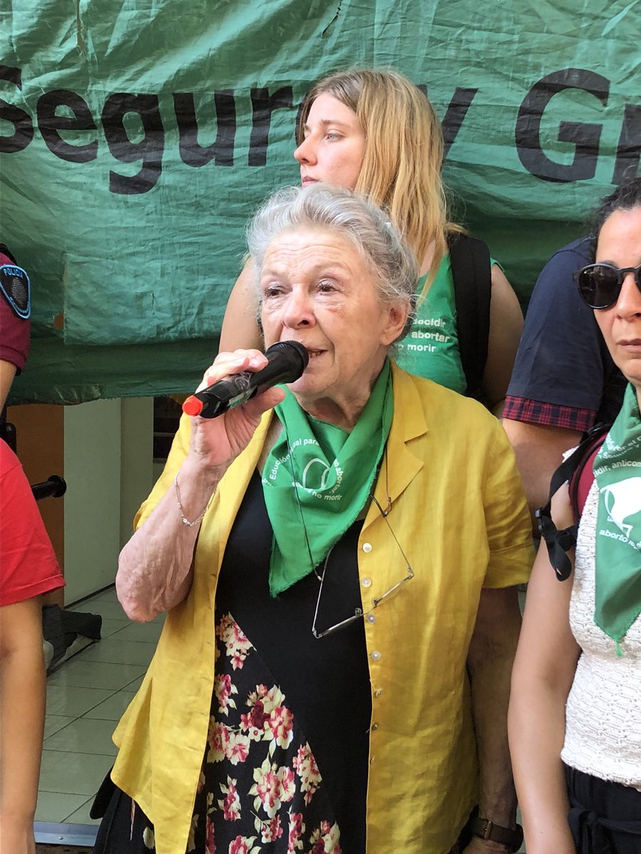 CampAbortoCABA's tweet photo. #CABA #Hoy en la casa se jujuy. Nos juntamos a repudiar al gobierno de Jujuy por demorar y obstaculizar el derecho a ILE de la Niña violada y embarazada en jujuy.
#NoFueILE El Gobierno de Jujuy miente. 
#NiñasNoMadres
#MoralesMiente 
#RenunciaMinistroBachaBouhid @CampAbortoLegal https://t.co/ZtkHaF38XB