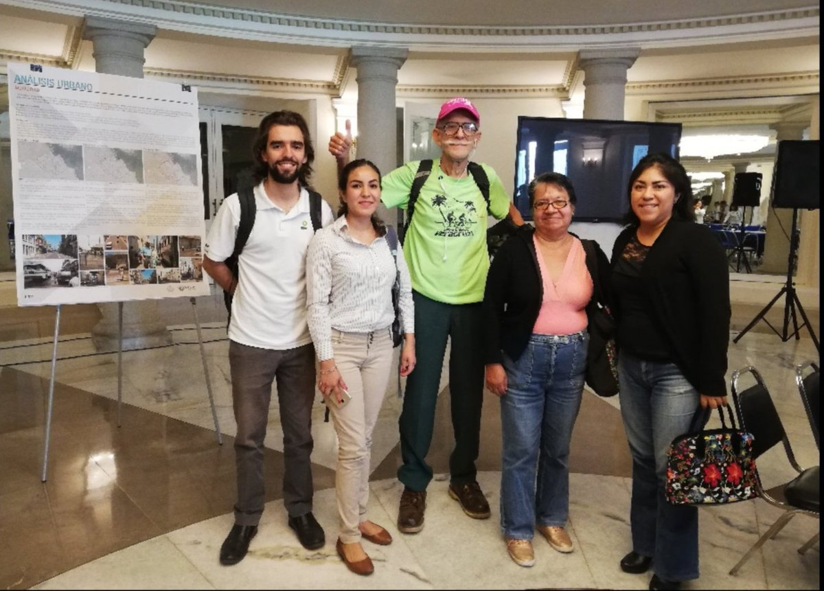 Pedaleaveracruz's tweet photo. Participando en la mesa de Movilidad y Transporte del proyecto #DistritoCentro del @AyuntamientoVer
@FYunesMarquez Impulsemos la movilidad peatonal y ciclista en el Centro Histórico 👟👟🚲
#VeracruzTeQuiero #Caminable #Pedaleable https://t.co/cZ8Wa3ApPN