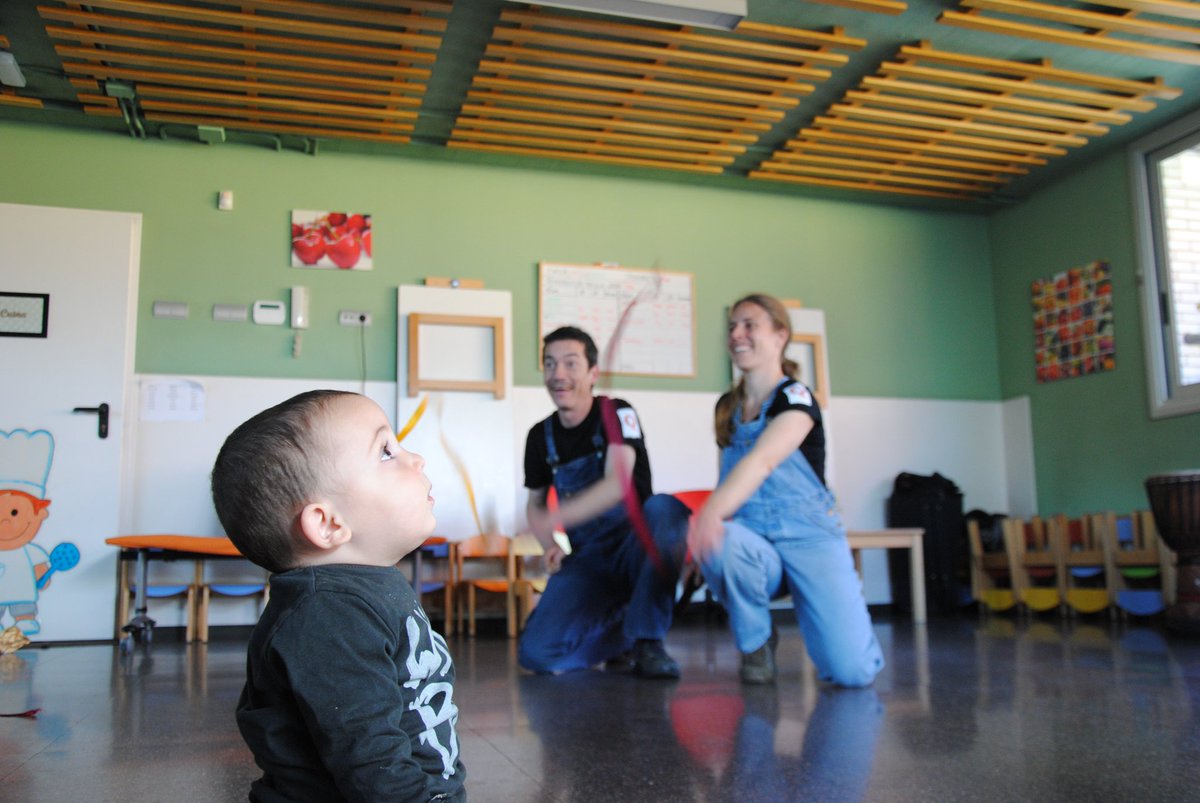 perquitxalla's tweet photo. Imatges que ens defineixen. #perquitxalla #perqnadons
#espectacle
#emoció
#aprenentatge
#participació
#escolta
#moviment
#ritme
#silenci
#nadons
#màgia
#sorpresa https://t.co/VIdP3s43nF