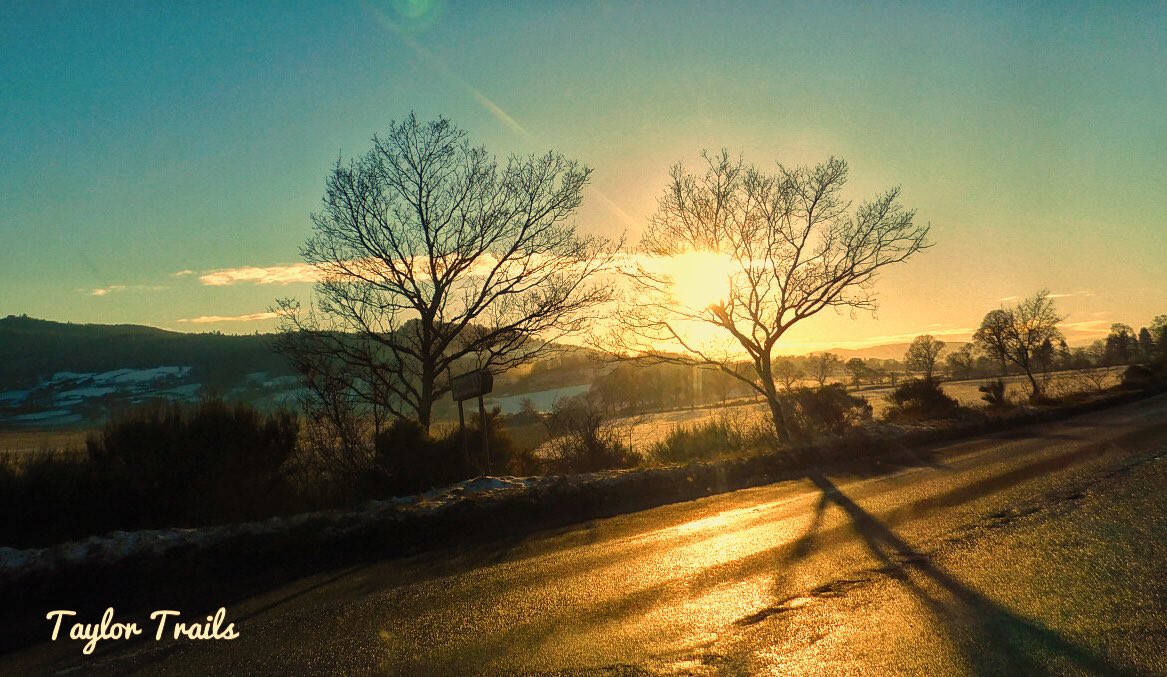 TrailsTaylor's tweet photo. Absolutely beautiful day in the Scottish highlands x.  #scotland #highlands #nikonb500 #coolpix #sunset #bluesky #fields #trees #landscapes #sundown #beautifulday #cold #frosty #shadows #drive #lovetheoutdoors #hills #clouds #countryside #beauty x https://t.co/fl2ZHOBTpH