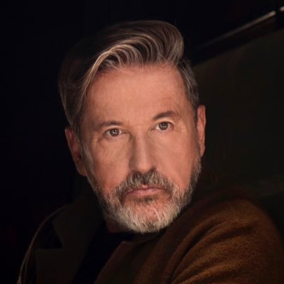 Juancho_uruguay's tweet photo. - Boluda, te estabas como acabando, medio dormida y tiraste tremendo pedo, y me lo estoy fumando; bueno tan mal olor no tiene!
- No Ricardo, no podemos poner eso..
- Bueno:
"Fantasías, te van mojando el sueño, se hacen olas en las sábanas, voy dejándome llevar...."
#Vertedormida https://t.co/Xr5Z3cVjGI