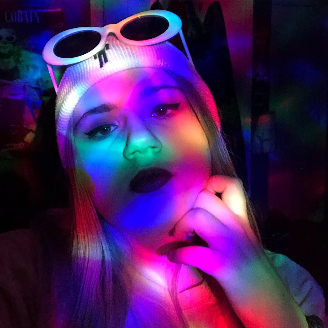 incorrectaii's tweet photo. regardless, HOW ARE YOU GUYS???? DROP A SELFIE BELOW AND TELL ME HOW LIFE’S GOIN MUAH https://t.co/9zGusaZAe1