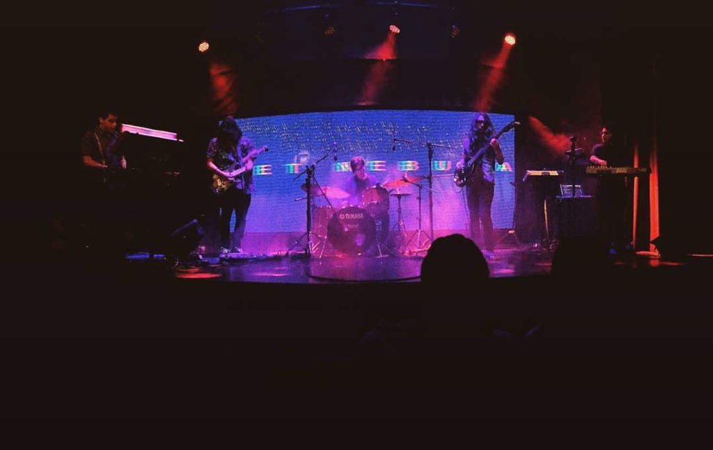 Jetnebulaband's tweet photo. #tb 🛸 #trippy #stage #spacerock #rockmusic #psychedelicrock #band #jetnebula #visuals https://t.co/tYcpcaLgHU