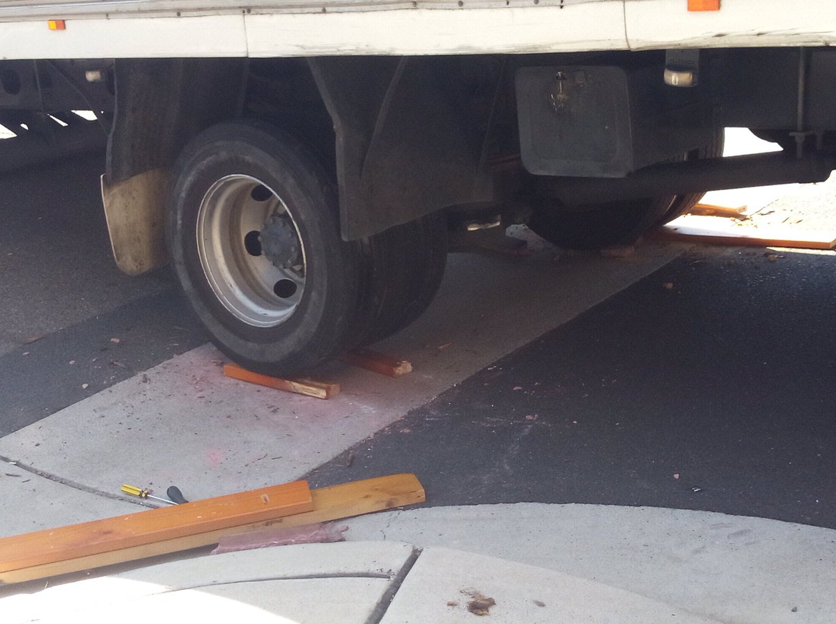 Coogee Physio (@coogeephysio) on Twitter photo This truck has been stuck for 2.5 hours in Bundock Lane. It's painful to watch! <a href="/RandwickCouncil/">Randwick Council</a> do something! This attempt also failed! #Entertainment This truck has been stuck for 2.5 hours in Bundock Lane. It's painful to watch! <a href="/RandwickCouncil/">Randwick Council</a> do something! This attempt also failed! #Entertainment