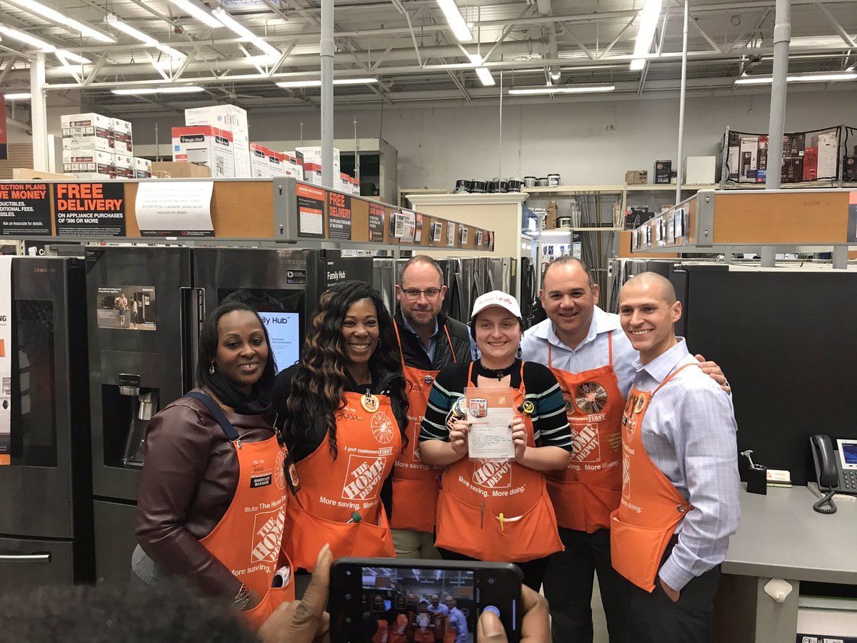 Congrats to Mikayla @ 6555 on her Homer award! She put on an absolute sales clinic! Awesome job! #Superstar <a href="/HectorAPadilla/">Hector Padilla</a> <a href="/DaveRebtoy/">Dave Rebtoy</a>