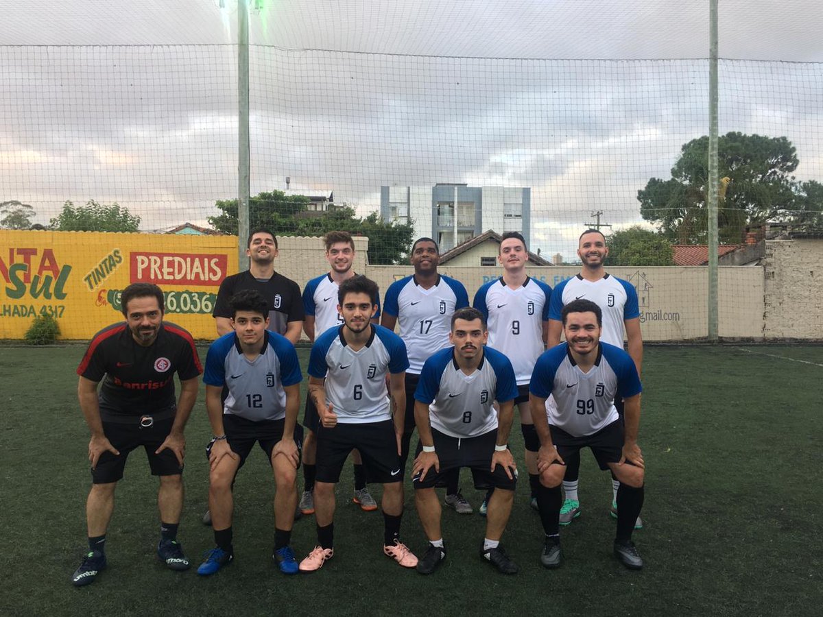 JoiasFC's tweet photo. Ontem no nosso primeiro amistoso da temporada saímos com uma vitória por 6x4 diante da equipe SPG FC. Tivemos o ingresso de dois atletas ao grupo que já chegaram fazendo gol e com o espírito do time. #brilhajoias 
Gols da partida: Leandro ⚽⚽⚽
Léo ⚽
Dudinha ⚽
Guto ⚽ https://t.co/yczamw6Iol