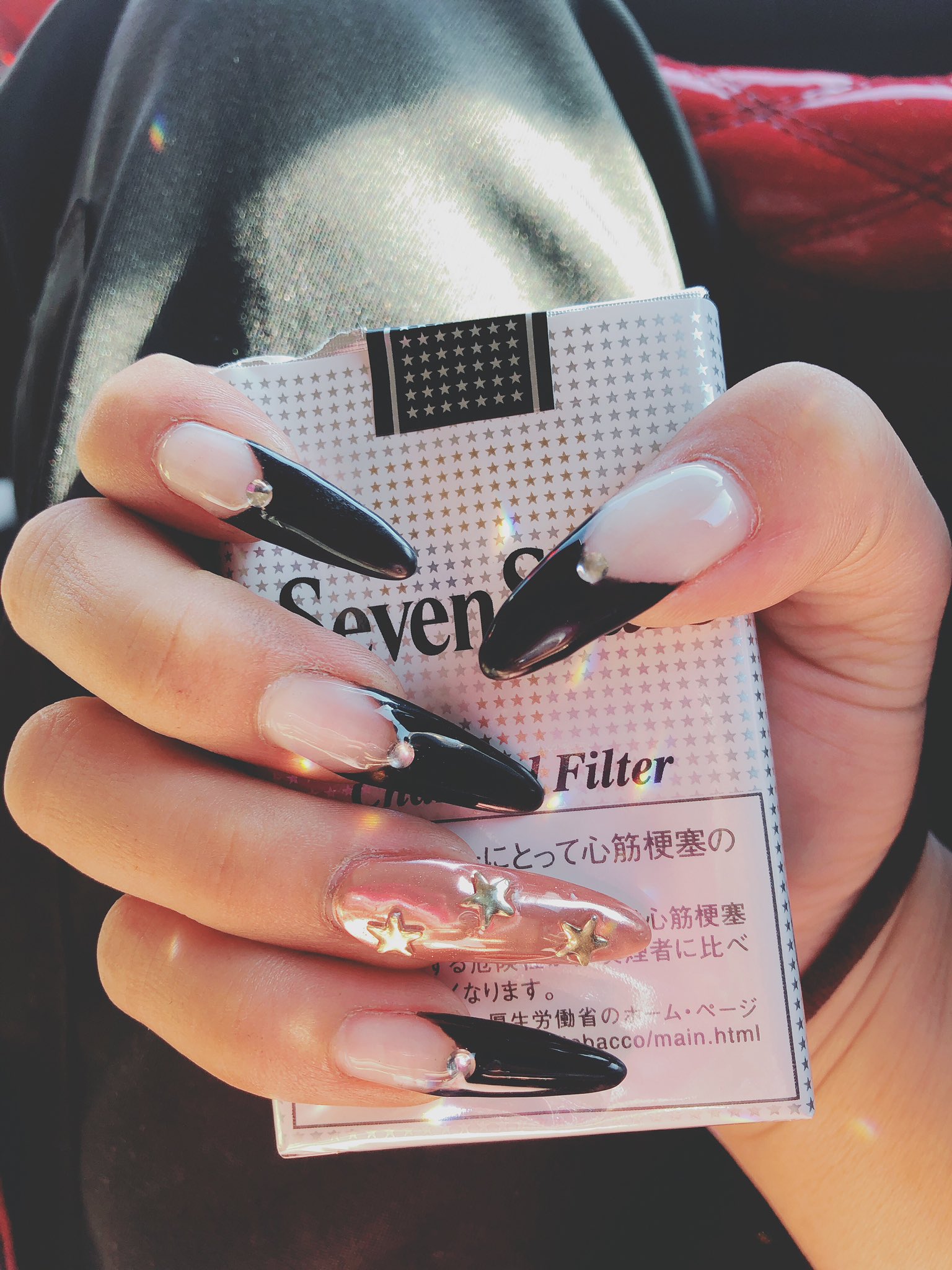 ট ইট র に ゃ ん こ 1月ꫛꫀꪝ Nail 黒のフレンチに急遽 ミラーネイルに星柄にしてもらいました めっちゃお気に入り 群馬県館林市 ネイルサロングラシアス フレンチネイル ミラーネイル 星柄 大人可愛く T Co Aujtmdsen0