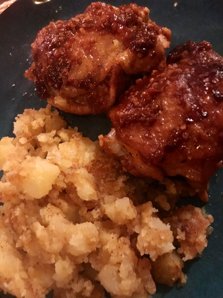 HollyanneLiz's tweet photo. Honey siracha chicken. 👩🏼‍🍳👩🏼‍🍳 #chefholly https://t.co/lh8YlazT8Y