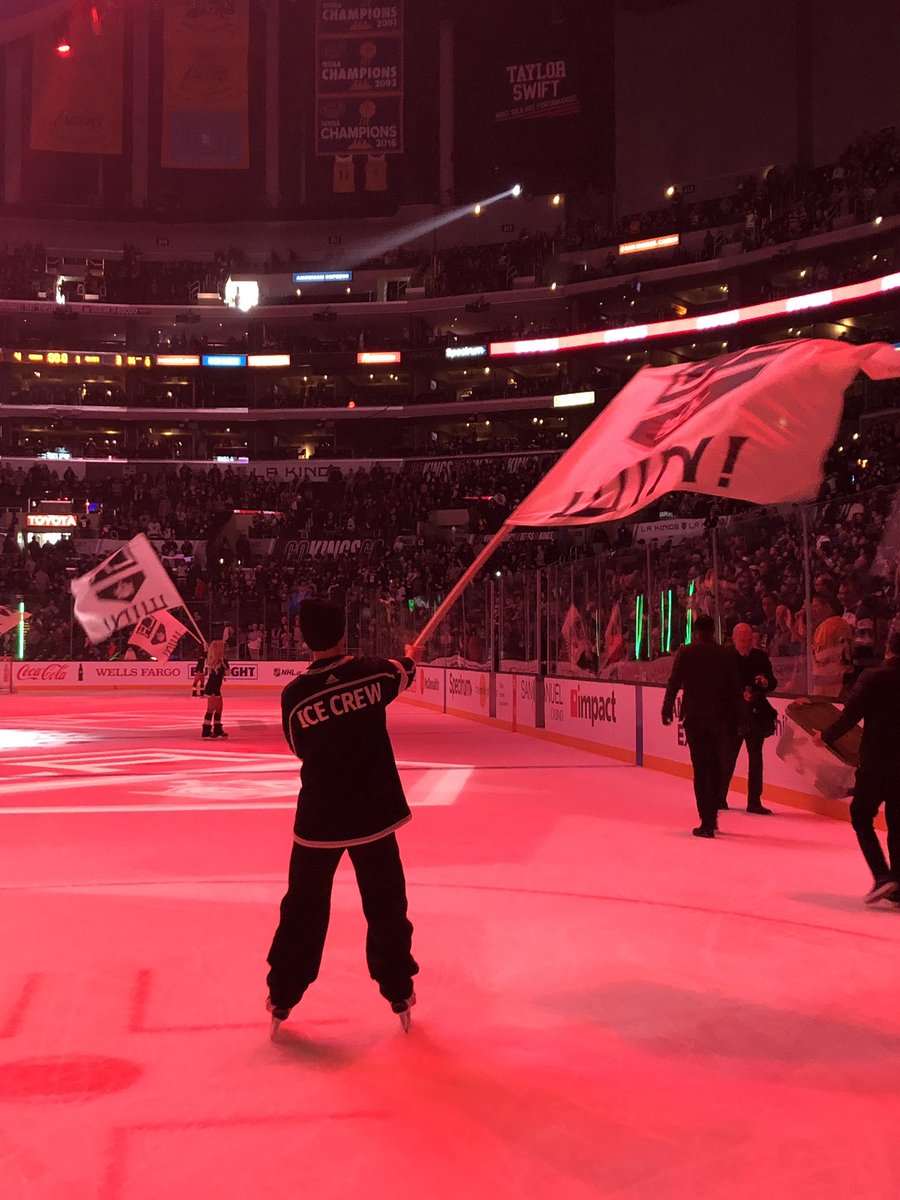 LAKingsIceCrew's tweet photo. No Monday Blues for us!! #GoKingsGO #kingswin https://t.co/nUSNXQYVZ2