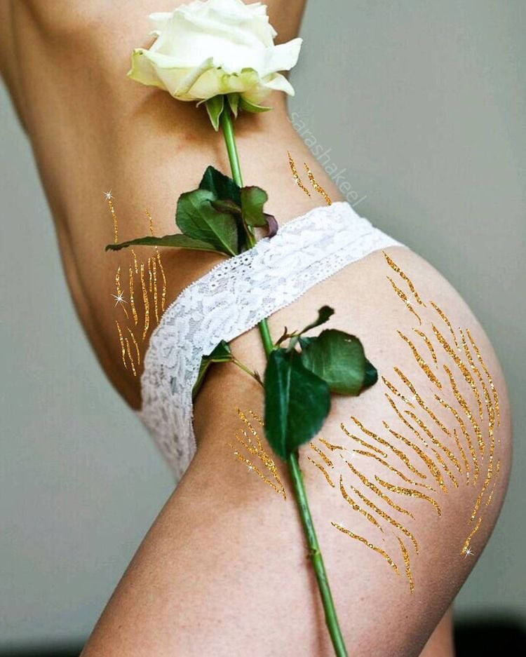 axngeI's tweet photo. e essa artista que transformou estrias em glitter p inspirar as mulheres a se amarem?????? MANO QUE FODA JEJEJENDNRNNS https://t.co/TdOLuAPoPK