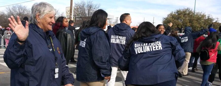 DPDVolunteers's tweet photo. @DallasPD  Volunteers enjoy connecting with citizens of Dallas at #DallasMLKParade  2019 #IHaveADream @MLKDay @DPDUnidos @DSmithLaddAmer1 @DPDWest @DPYF4Kidz @jo_osegueda @shermar219 @Michelara @RachelH42130353 @myrandaism @YouShineNow https://t.co/HVv7KNx5TE