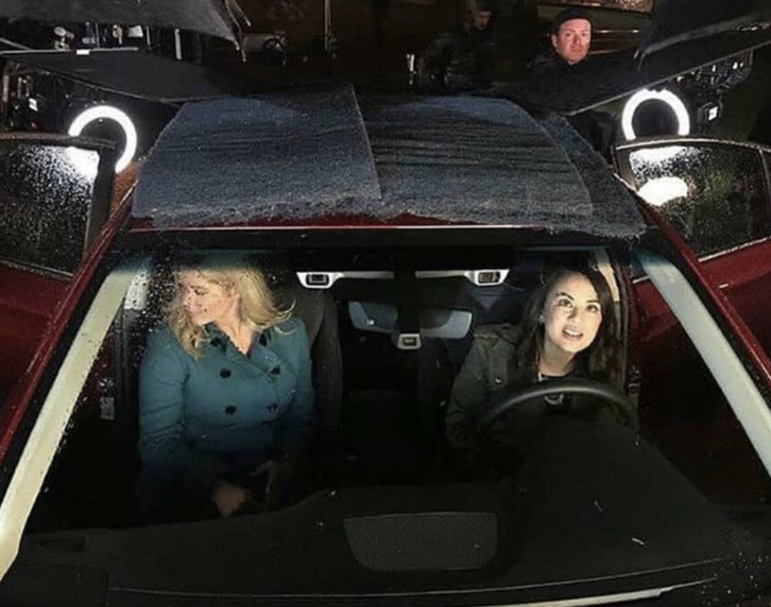 tp_sophia's tweet photo. Of course #Monalison gets a car scene. Will they also get a slow dance and a kiss on th forehead? 😜 #PLLThePerfectionists https://t.co/AMj5dZ9fGS