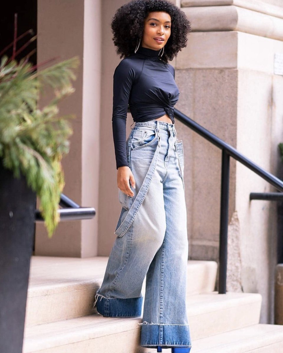 Vizkidoofficial's tweet photo. I Don't Watch #grownish I Watch @YaraShahidi 💞💞💞 #WhySoFine #zoey let me just play a role of being your boyfriend for just a second. For free.. The kiss would hold me down for life 😂 https://t.co/QolHEPfQQ0