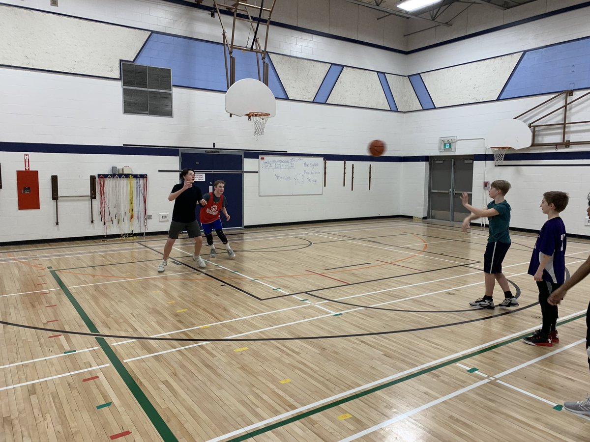 GladiatorsMb's tweet photo. Joint 2005/2007 boys practice tonight... after some S&amp;C and dribbling work, we spent quite some time on various offensive options and the footwork to create them. Got tons of shots and layups in, and competitive UCLA drills to wrap up a solid session. GREAT job, boys.
💪🏀😏 https://t.co/GXA4XNa8Bi