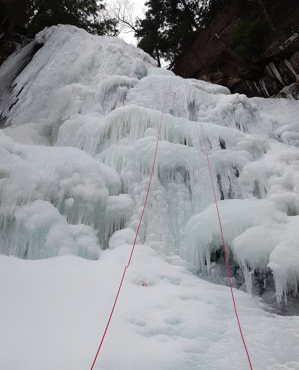 CozyLayers's tweet photo. #gunks #catskills #iceclimbing https://t.co/rOcdTTKGPQ