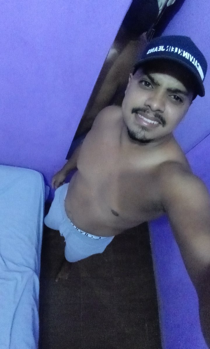 Pra tristeza dos meus inimigos continuo lindo 😁