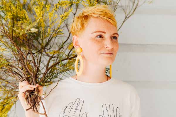 scenestr's tweet photo. Vale Tara Simmons; the Brisbane independent musician died last week after a battle with cancer. Yanto Browning has penned an open letter about his friend and the work they did together creating Tara's final album, which will be released later this year - https://t.co/JrJcY4JjwL https://t.co/dzCEvLEW5e