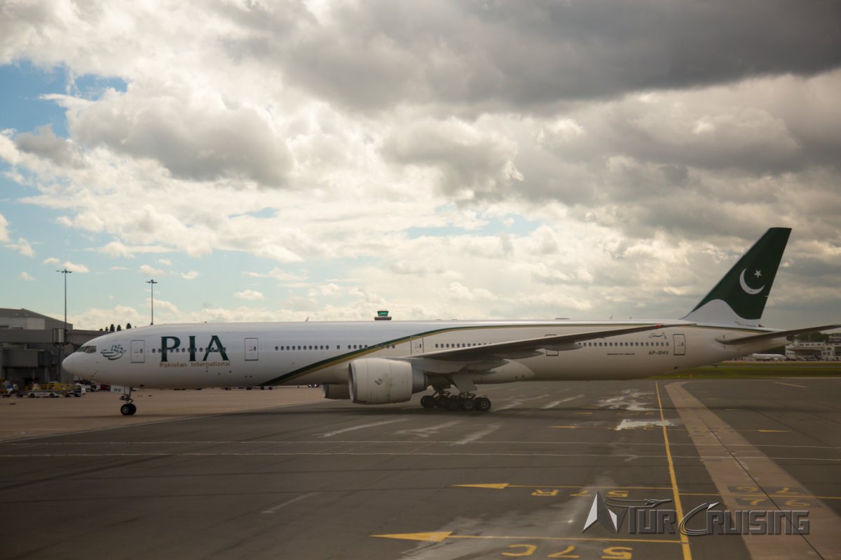 AvTurCruising's tweet photo. PIA B777 taxiing into stand. Anyone guess the airport? #avgeek #aviation #PIA #pakistan #international #airlines #airline #airplane #boeing #b777 #airport #spotter #apron #taxi #pilotsview #pilotlife #crewlife #officeview #pilotsofinstagram #pilot https://t.co/AhbKTegcpM