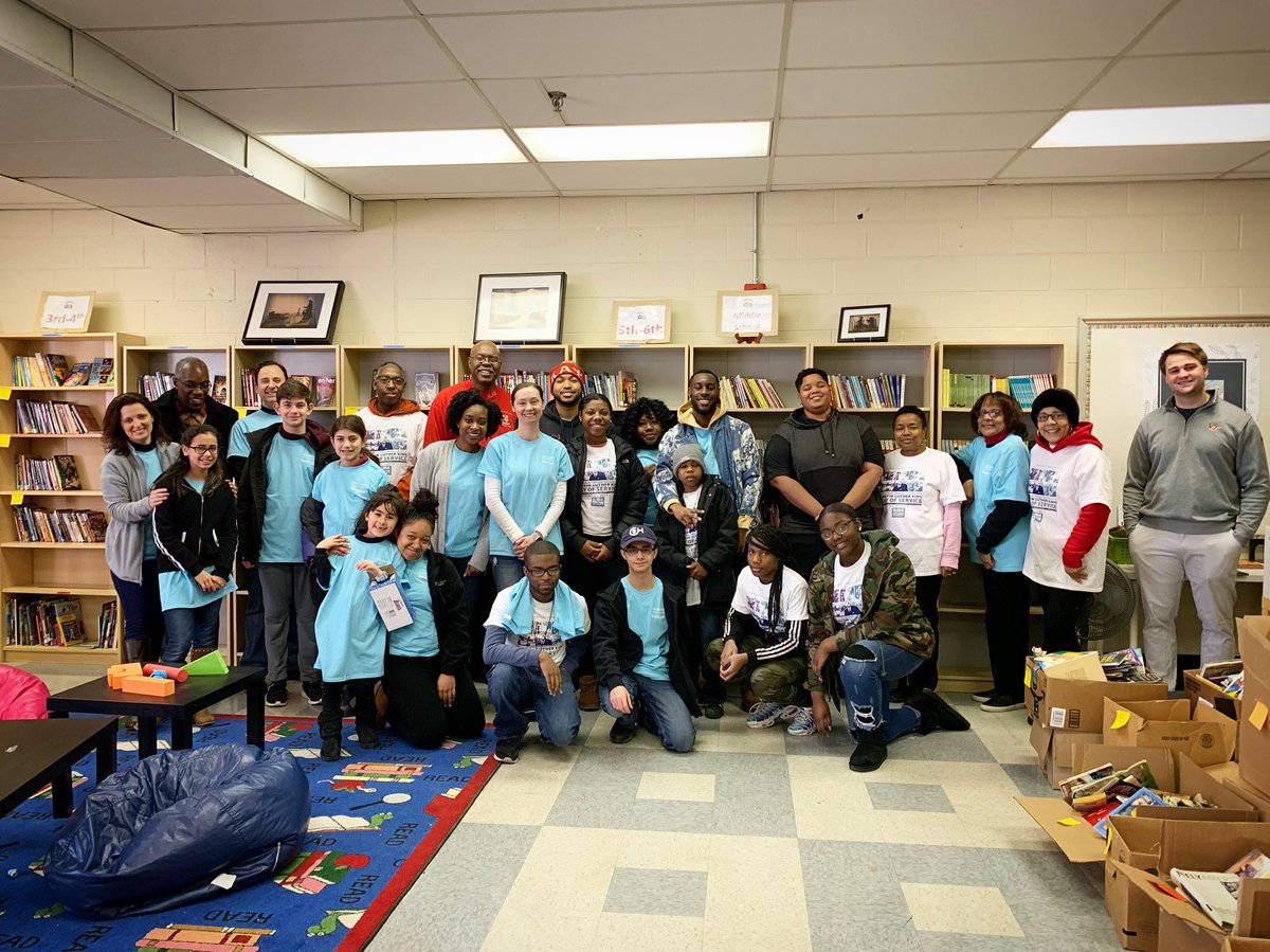 PhilaReads's tweet photo. We are so thankful to all of our amazing #volunteers who spent their day at the #BookBank helping us stamp, sort &amp; organize thousands of books!  We couldn’t do it without your hard work! Thank you for coming @ChildrensPhila and @PhillyNupes!
#PhiladelphiaREADS #MartinLutherKingJr https://t.co/YedWjWwnjQ