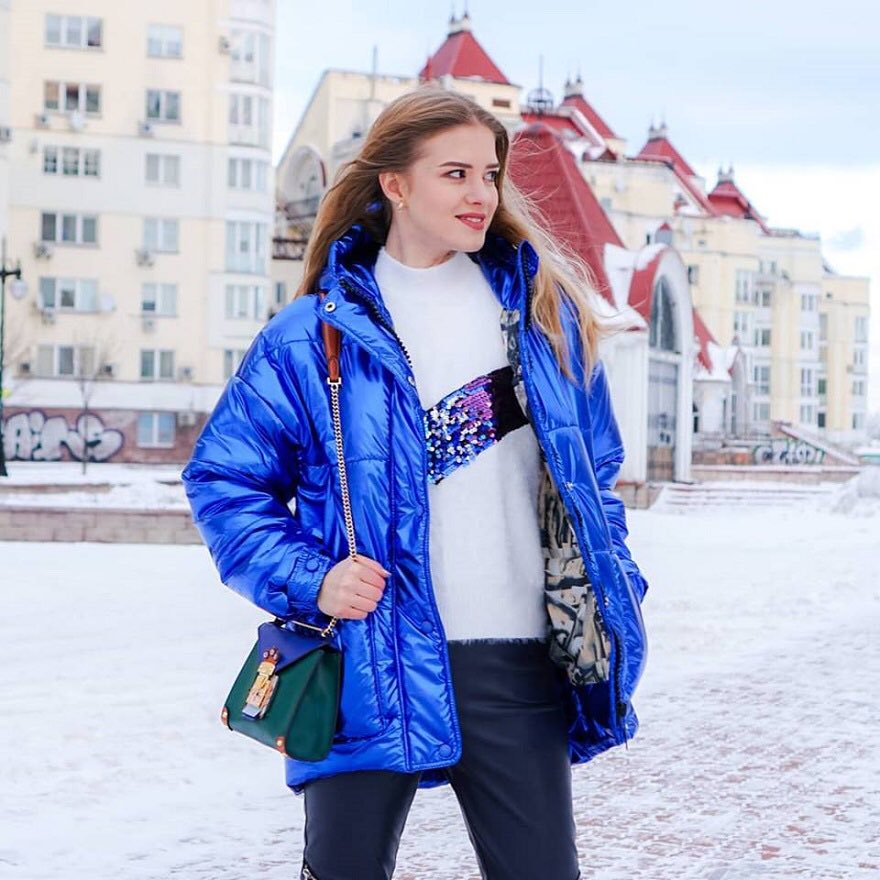 EminiHouse's tweet photo. Spotted: @NikiMoran_i our old friend grabbing on our dream wear EMINIHOUSE Indian series luxury crossbody shows up. Perfect matches with her bright blue jacket. What a feeling. Add to you wishlist https://t.co/Q5cxPOYuE8 to be a Snow White princess in winter. https://t.co/nIyWa9wxLQ