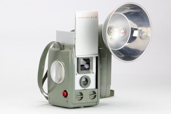 RetroPickers's tweet image. Retro 1954 Anscoflex II Twin Lens Reflex Medium Format Camera w/ Flash and Case – Home Decor &amp;amp; Collector Piece - etsy.me/2Dr1zC2
