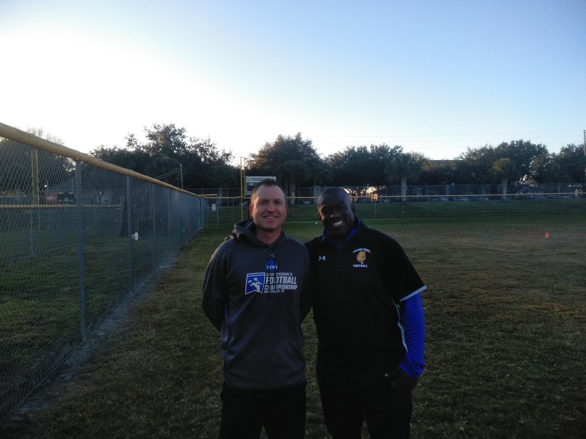 Excelspeed12's tweet photo. Thanks coach Ryan  for coming by Excel Speed Training today to checkout some of my  2019 Athletes.. #FerrisState #MattHogan #JulesHall #CDanner https://t.co/swbrlqziSl