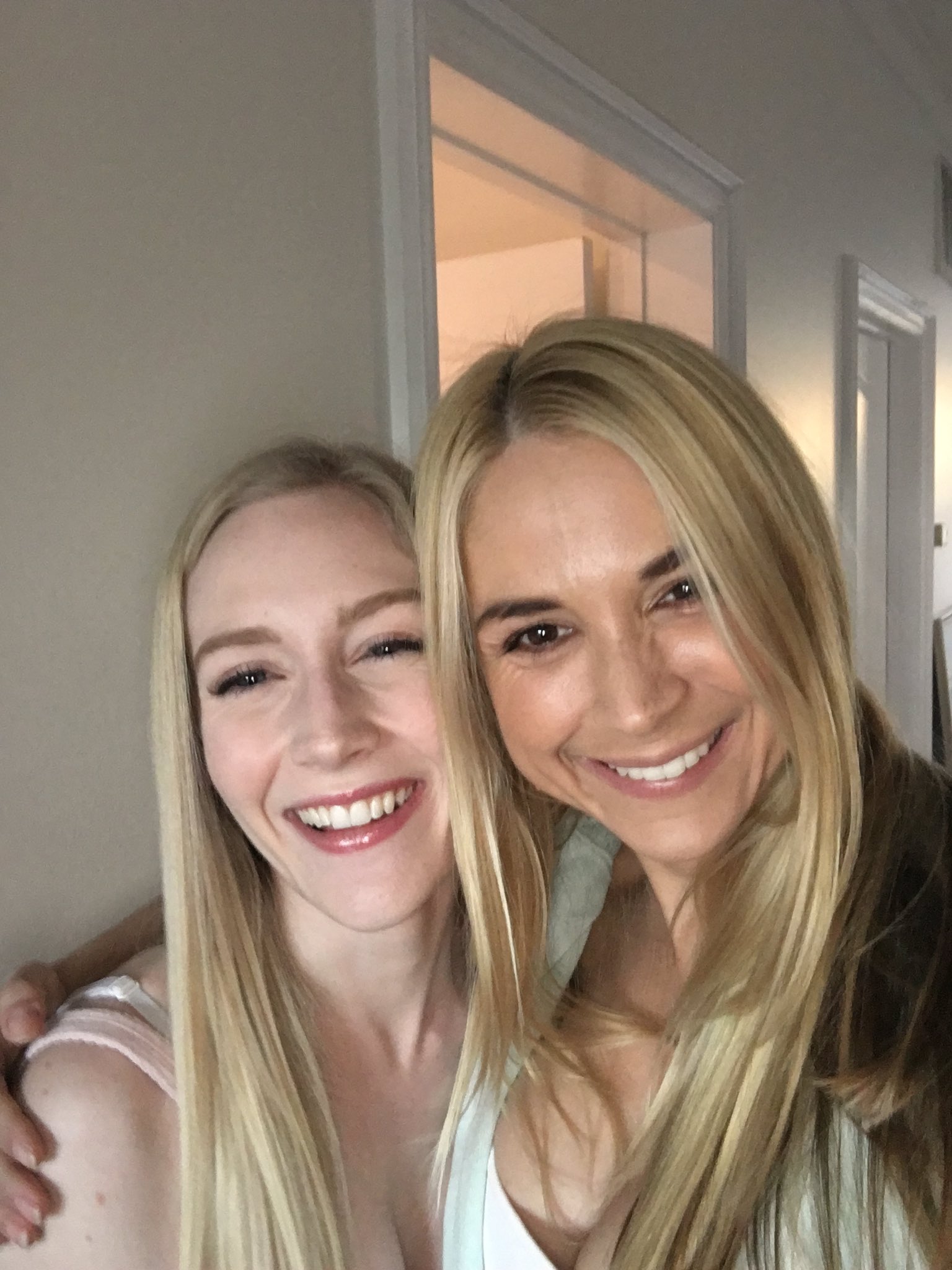 TW Pornstars - 2 pic. Sarah Vandella. Twitter. On set @SweetHeartVids