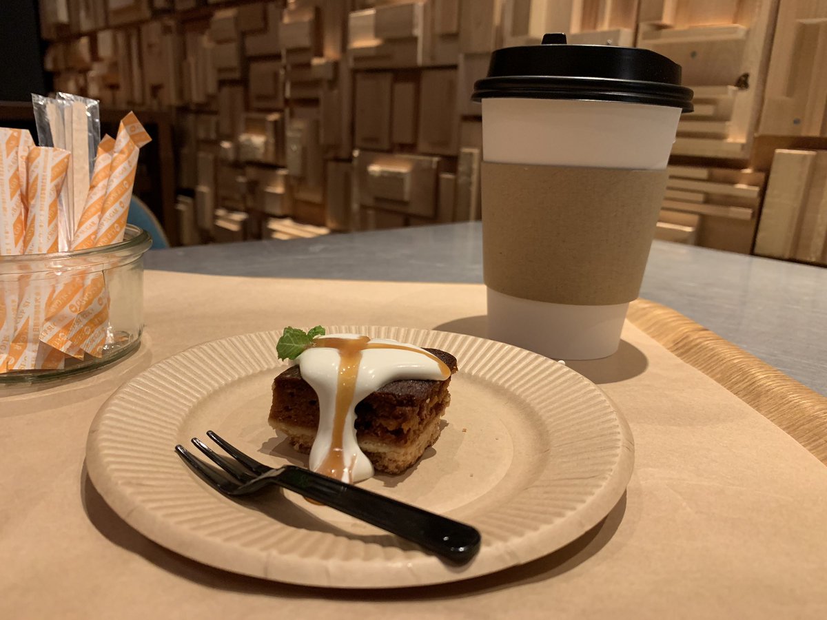 DIME3x3's tweet image. 【フライヤー設置店】
青山通り付近にある #0Zero さん昼はカフェ、夜はクラブに変身🎶
フリーWi-Fiで木の暖かい空間がゆったり過ごせます✨
また嬉しいのが一口サイズのプチデザートが100円で食べれちゃうのでダイエット中の女性にも優しいお店です😍
#TOKYODIME
#DIME3x3
#渋谷から世界へ
#渋谷探索