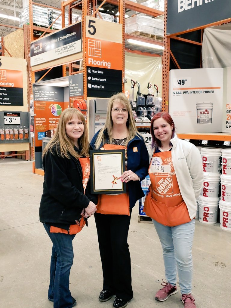 MccorryPam's tweet photo. Sandy awarding Kaylynn and Lily with the tigger award for great customer service. @Schulte4A @LatashaEmpson @AmonTHD @McFarrenGary @anowaczyk7 @dcbellah @rmlutz1 @LysonSandy https://t.co/39AsstlU31