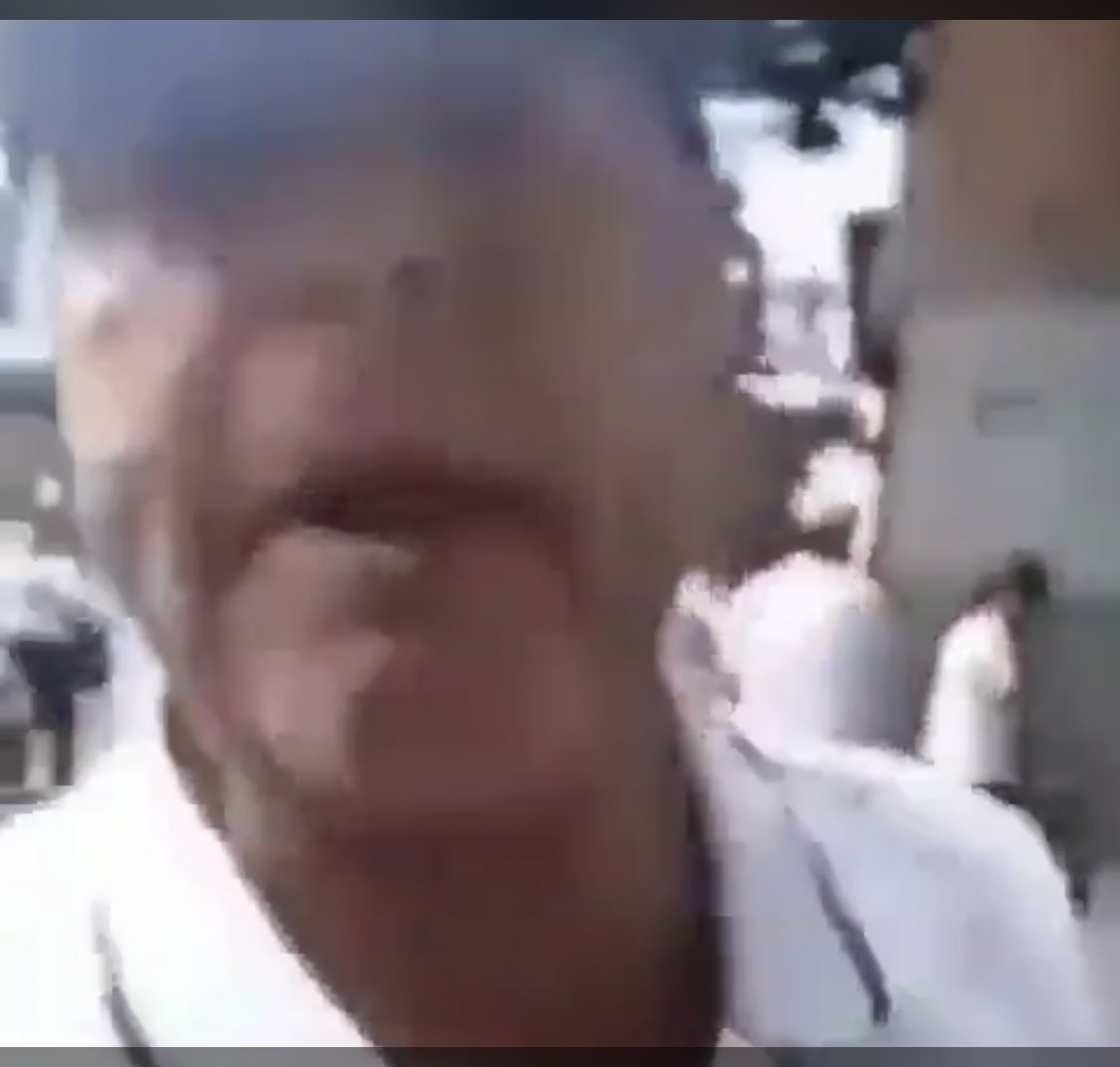GustavoBolivar's tweet photo. Colombia enferma de odio. Lo fabrican los de arriba para robarse el país, mientras nos matamos los de abajo. 

Pero se acabó, la generación engañada está envejeciendo envenenada.
Ahora el poder es de los jóvenes. Muchachos, las calles son de uds. Vuelvan a llenarlas de esperanza! https://t.co/EHEFopar5b