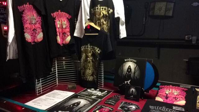 nowayjeff's tweet photo. @unknown_meuknow @metalheadjs @1carolinagirl @Doomsday3m @loinclothnation @mtlkeith @polyunica1 @MetalMamaLady @Edmon188 @RycheArmy @twdandmetal @Tornado0fSouls9 @shdw1013 @Jo_Lloyd8 @LuisLuiskiss1 @OneMoreTattoo_ @XaanjaGanjaFree @Dnecst @NeillColton @Wewillrocku66 @Axis7173 Hey Iโm here now. @witchcryer are soundchecking now. Should start in about 15 minutes.. Howdy from The Lost Wall in Austin, Texas #MerchPics https://t.co/Ar9rJn02gU