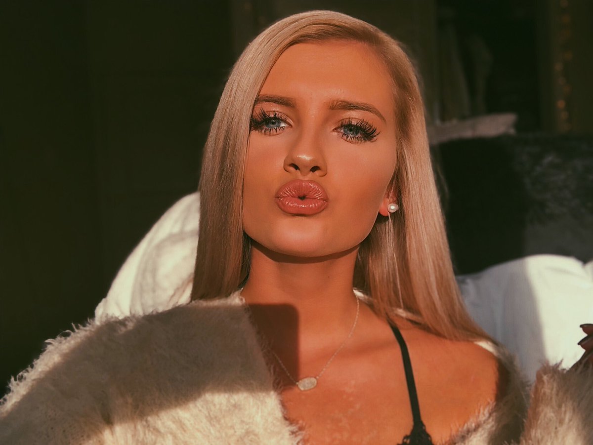 KaylaBurk_'s tweet photo. luv that golden hour https://t.co/5HHJYxGH6n