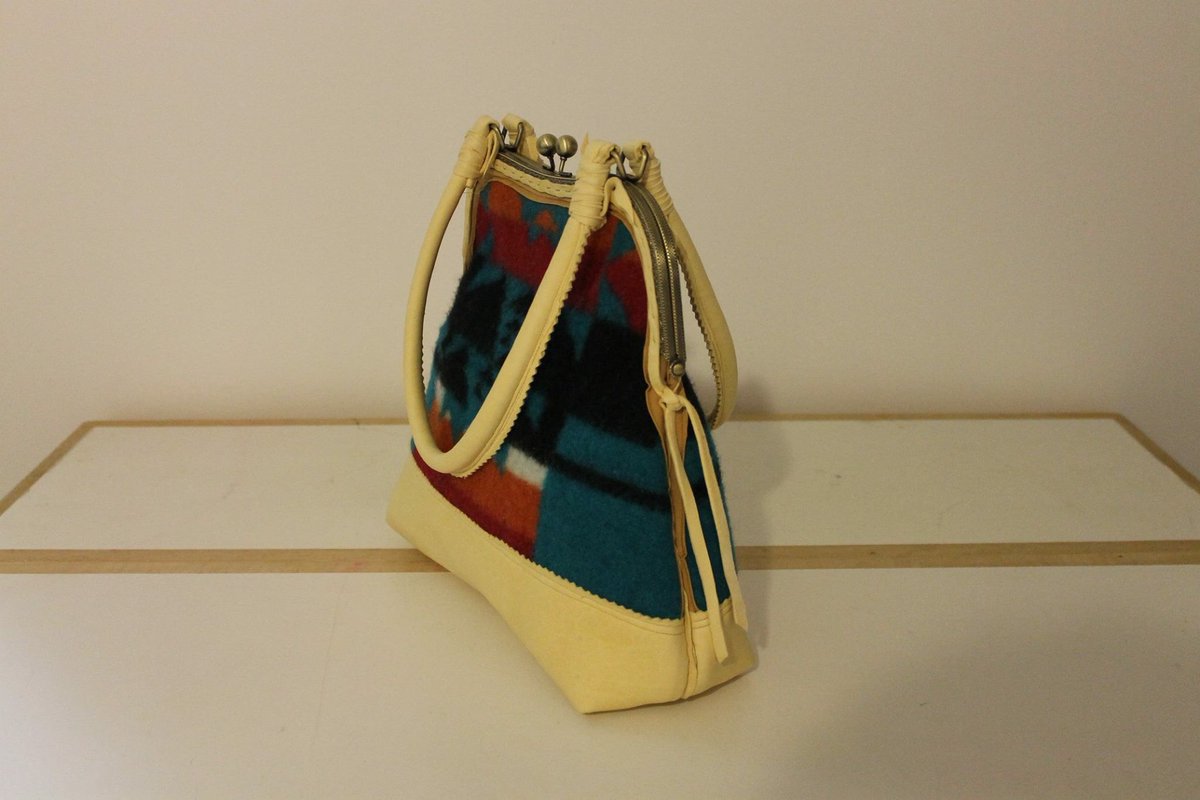 DonnaGull's tweet photo. Another boy chief print clutch hand bag done #creestylebydelores #clutchhandbag #boychiefblanket #leather #indigenous https://t.co/237eYEZp1S