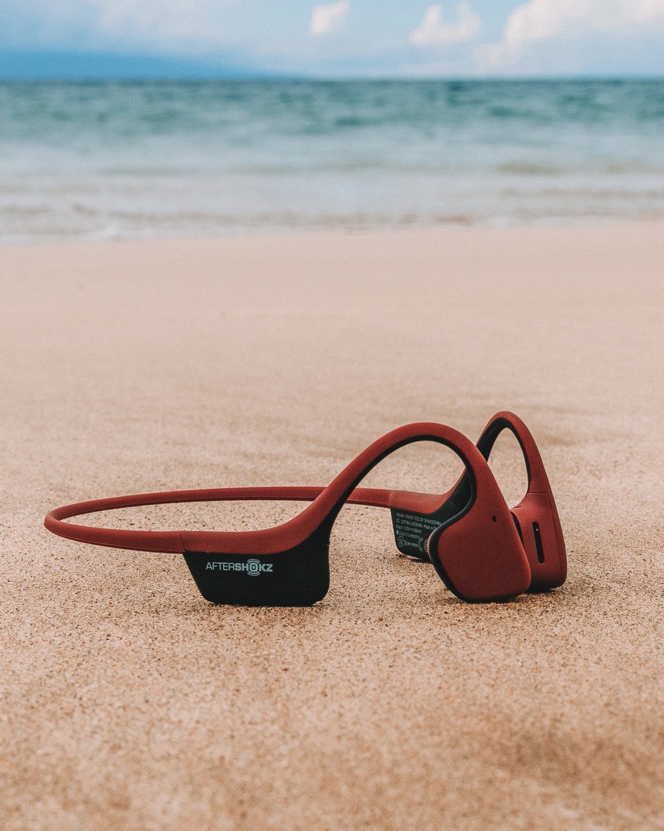 ShokzUSA's tweet photo. This cold weather has us dreaming of warmth and sunshine. ☀️ What summer activities are you missing most? | 📸: https://t.co/QzwyVFxmqk #AirInAction https://t.co/OcgsEwcasJ