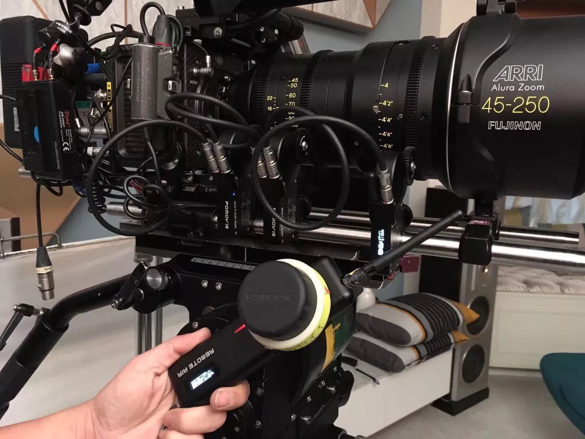 One of the film men is using our PDMOVIE Remote Air 4 to get a better focus for his movie. Stable, powerful, controllable and professional follow focus
#filmlife #filmmakingr #bts #setlife #cinematography #filming #videographer #cameragea #lenscontrol #cinematic #indiefilmmaking