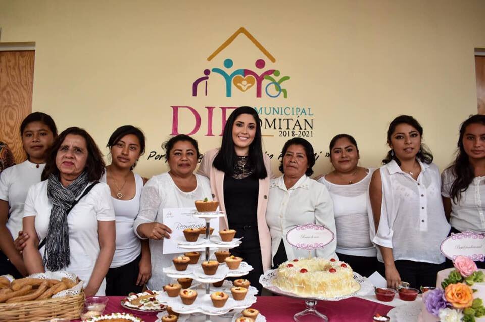 comitan1821's tweet photo. Con una pasarela y exhibición de repostería, el DIF Municipal realizó la clausura e inicio de cursos 2019, los cuales se imparten en el CEDECO La Cueva. 
#ComitánEresTú

https://t.co/6K6CYjrglA https://t.co/JPnVjPNMcq