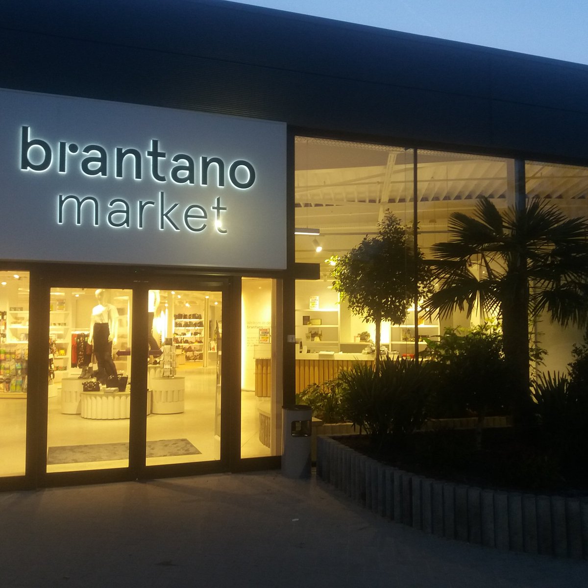 Nederlandse schoenenverkoper vanHaren neemt 43 Brantano-winkels over: 600  jobs dreigen te verdwijnen | Gazet van Antwerpen Mobile